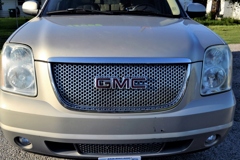 concession-moto-ENTRAUNES-min_gmc-yukon-truck-grill-2828425